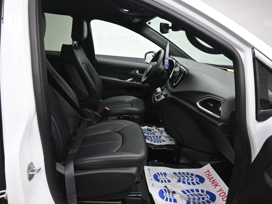 Used 2025 Chrysler Pacifica Select Safety - BraunAbility Side Entry In Floor Automatic Ramp