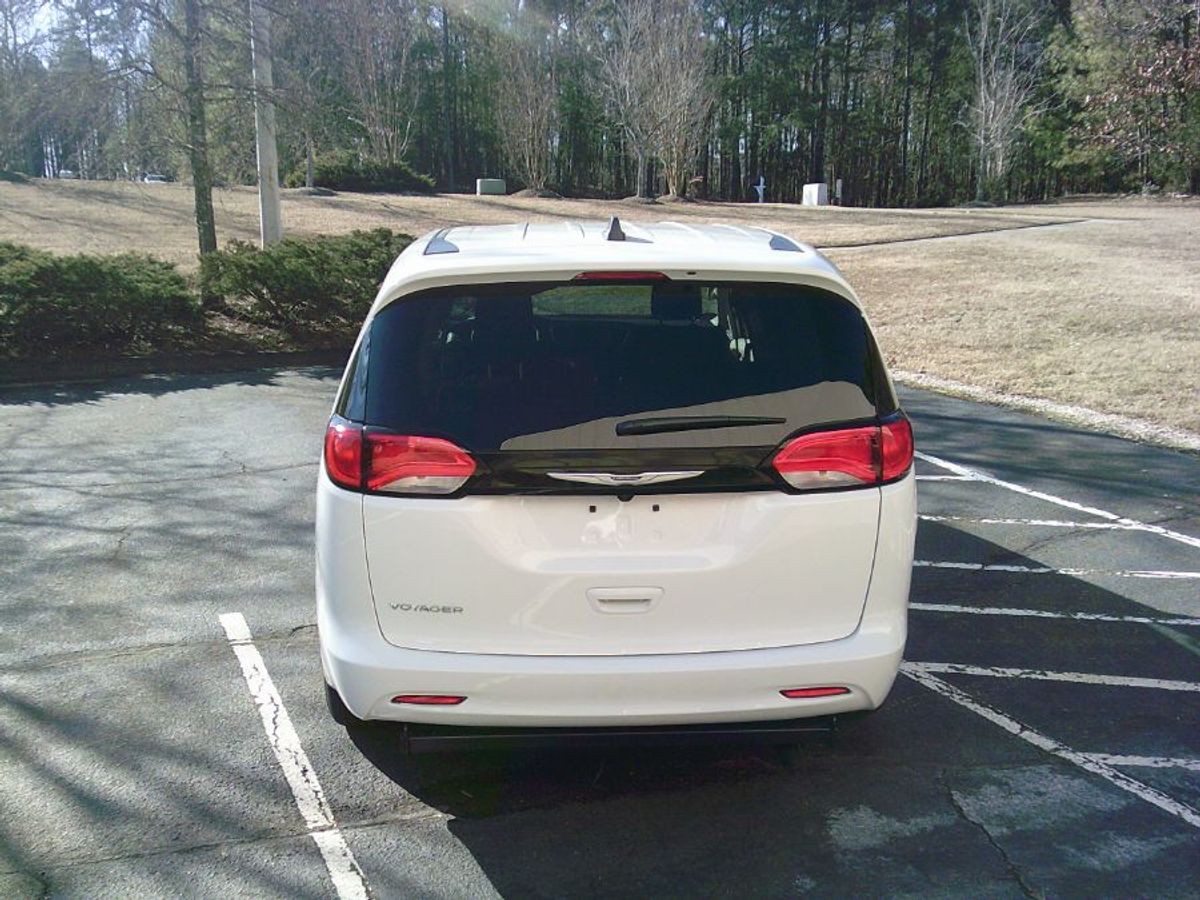 2024 CHRYSLER VOYAGER - Image 11