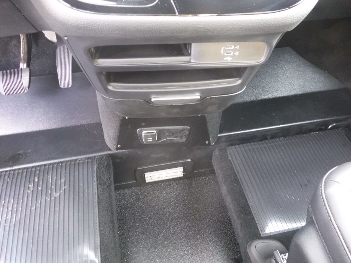 Blue Chrysler Pacifica image number 12