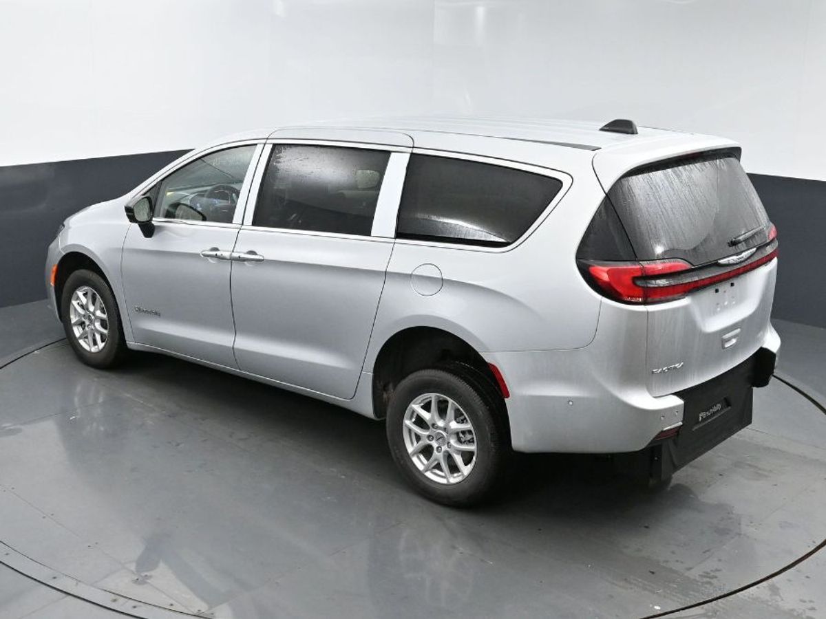 2024 CHRYSLER PACIFICA - Image 13