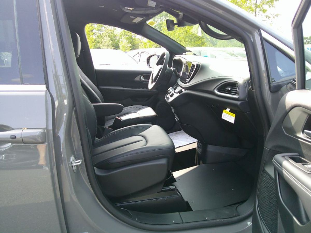 2025 CHRYSLER PACIFICA - Image 20