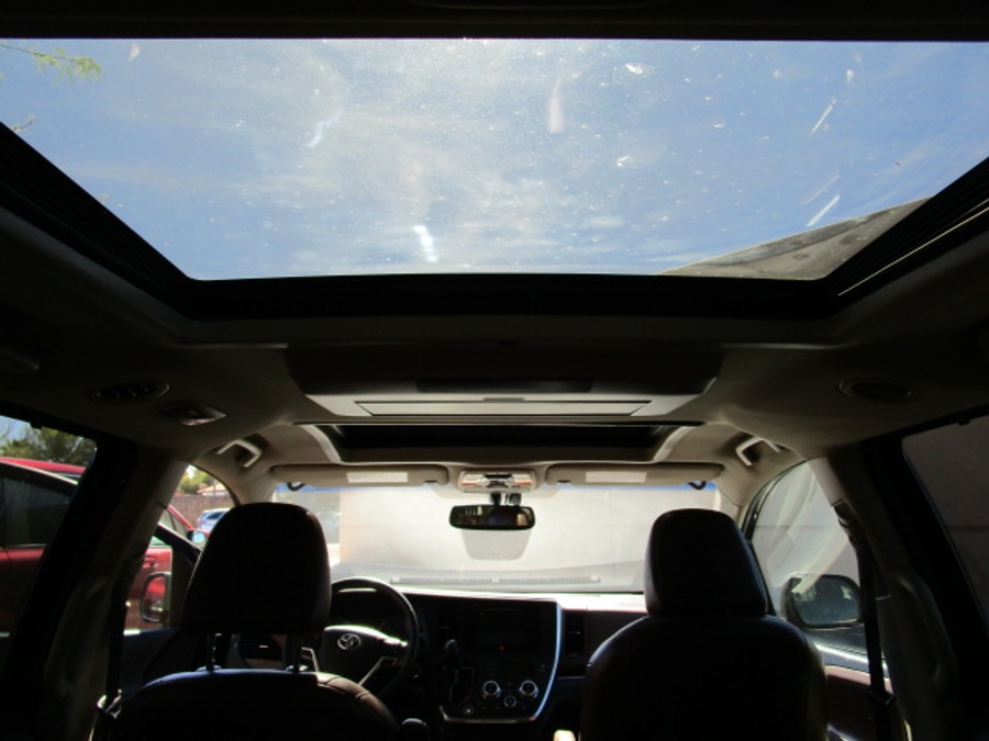 Used 2015 Toyota Sienna Limited - BraunAbility Side Entry Entry In Floor Automatic Ramp