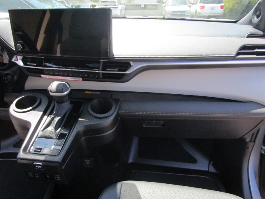 New 2026 Toyota Sienna Hybrid XSE Sport - BraunAbility Side Entry Fold Out Automatic Ramp