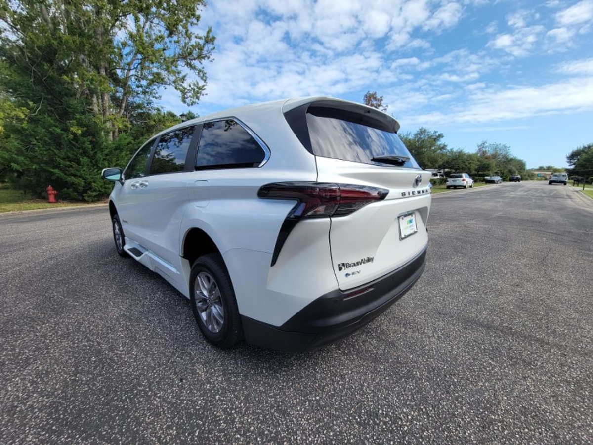 2025 TOYOTA SIENNA - Image 6