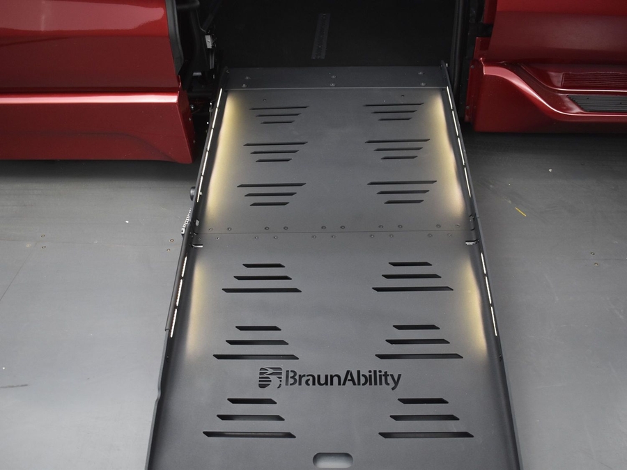New 2025 Toyota Sienna Hybrid LE - BraunAbility Side Entry Entry Fold Out Automatic Ramp