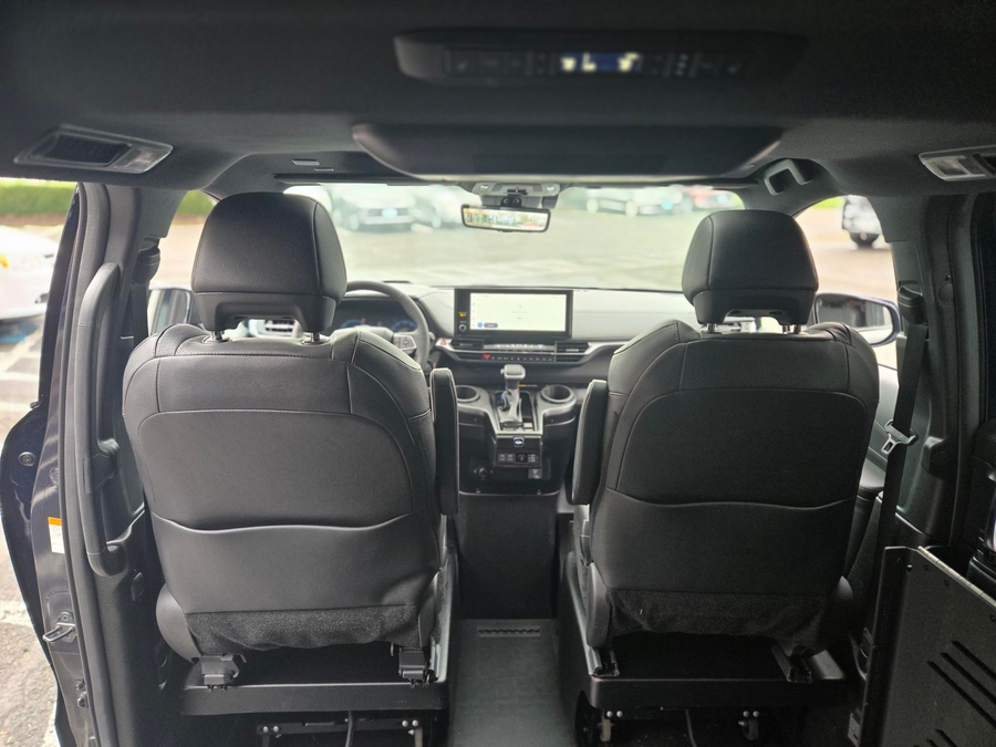 Used 2025 Toyota Sienna Hybrid Platinum - BraunAbility Side Entry Entry Fold Out Automatic Ramp