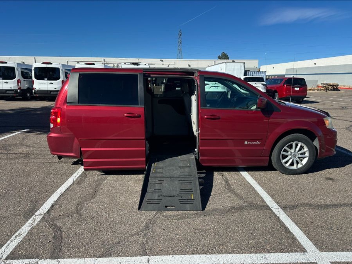 Wheelchair Van Used 2014 Dodge Grand Caravan ER476151