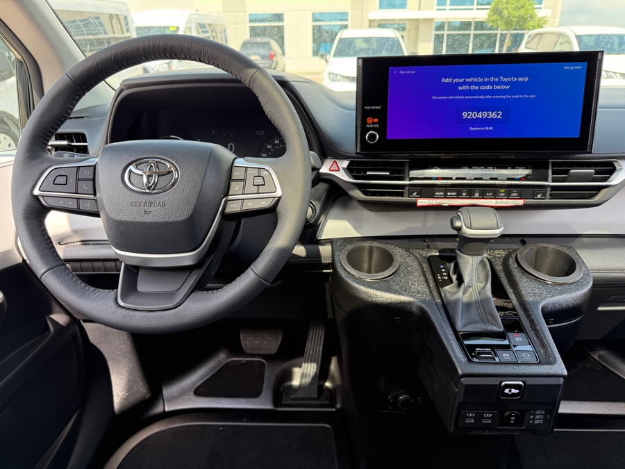 Black Toyota Sienna image number 15