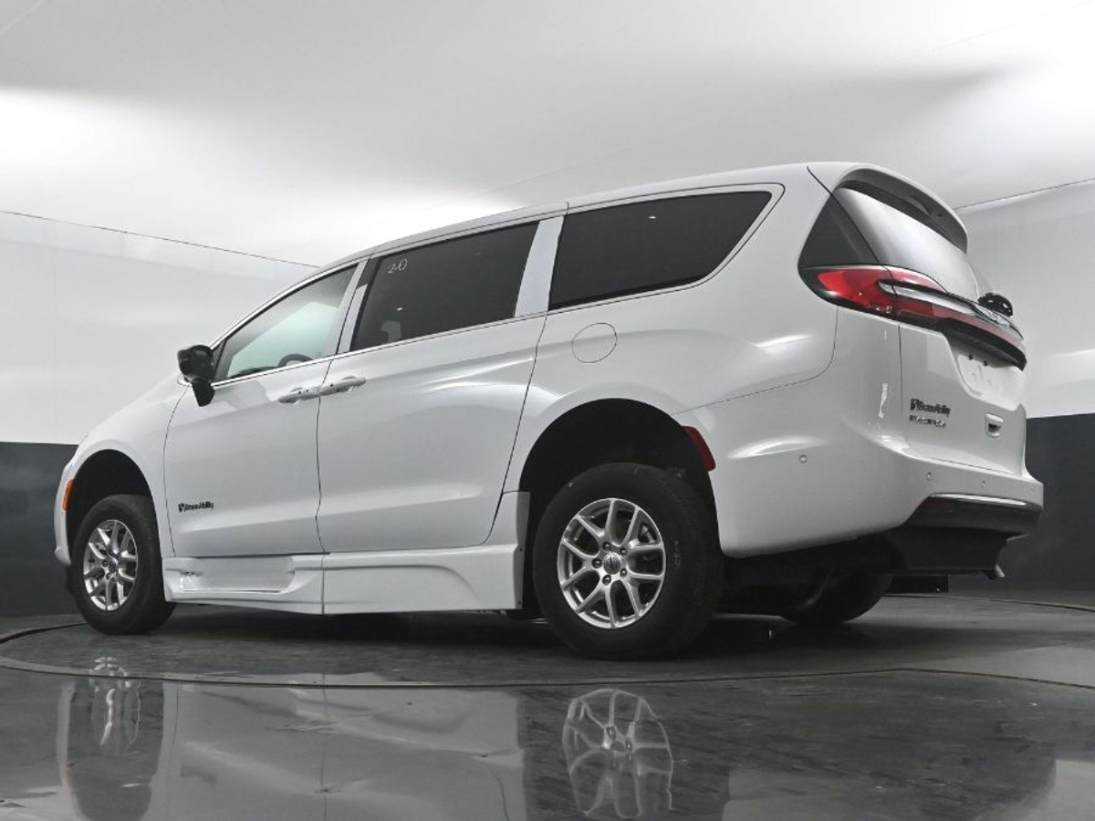 2025 CHRYSLER PACIFICA - Image 21
