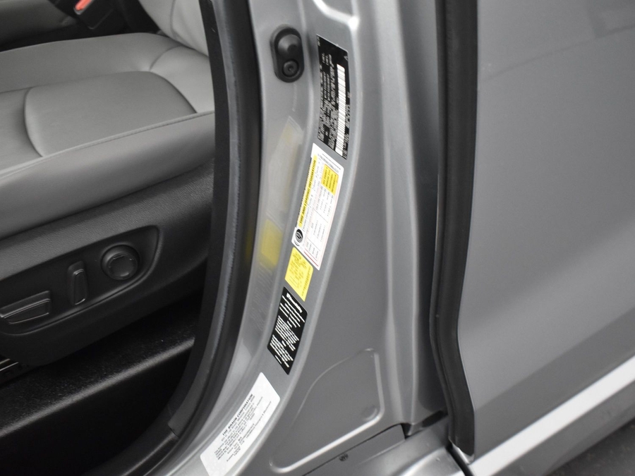 New 2025 Toyota Sienna Hybrid XLE Base - BraunAbility Side Entry Entry Fold Out Automatic Ramp