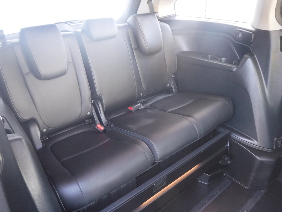 Grey Honda Odyssey image number 18