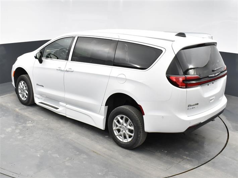 Used 2024 Chrysler Pacifica Touring L - BraunAbility Side Entry In Floor Automatic Ramp