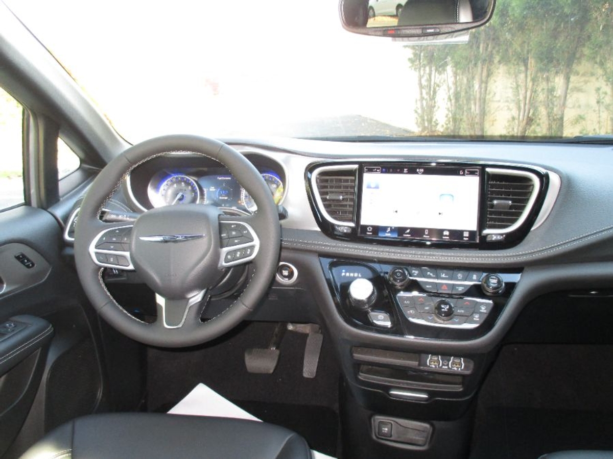 Grey Chrysler Pacifica image number 16