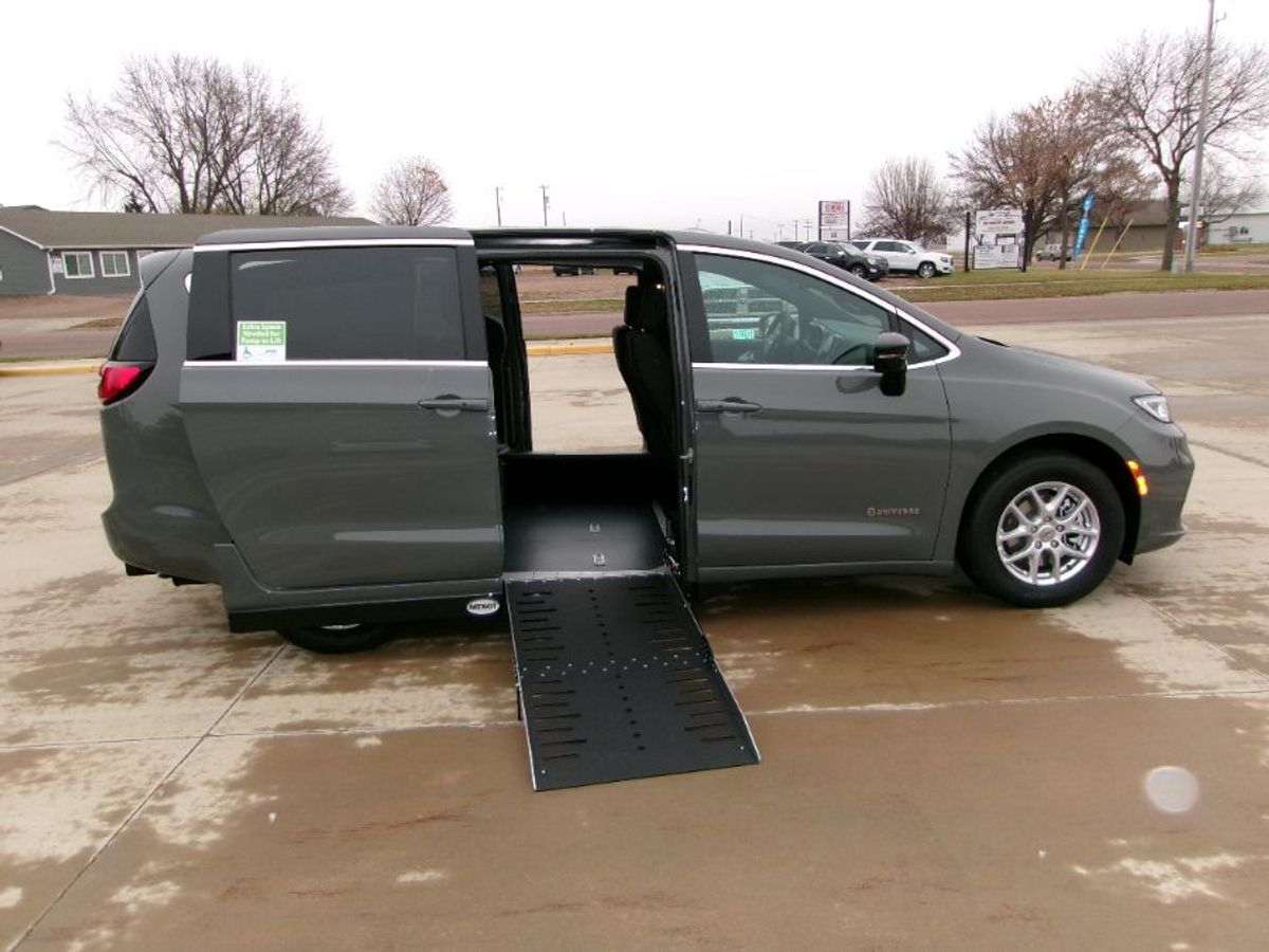 2024 CHRYSLER PACIFICA - Image 4