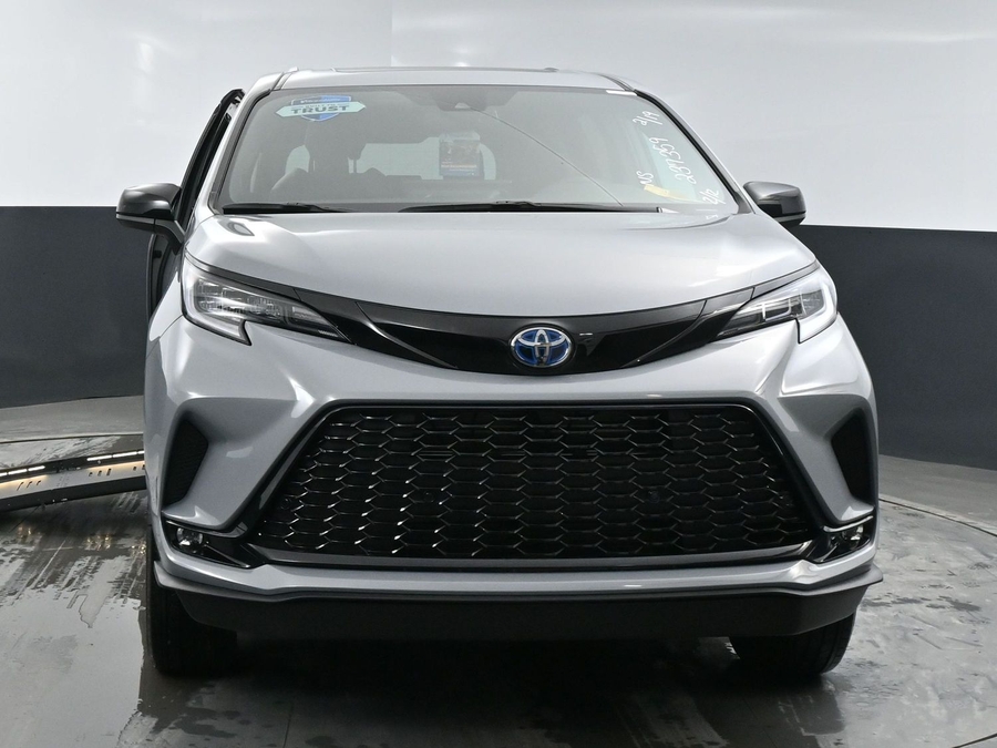 New 2026 Toyota Sienna Hybrid XSE Sport - BraunAbility Side Entry Fold Out Automatic Ramp