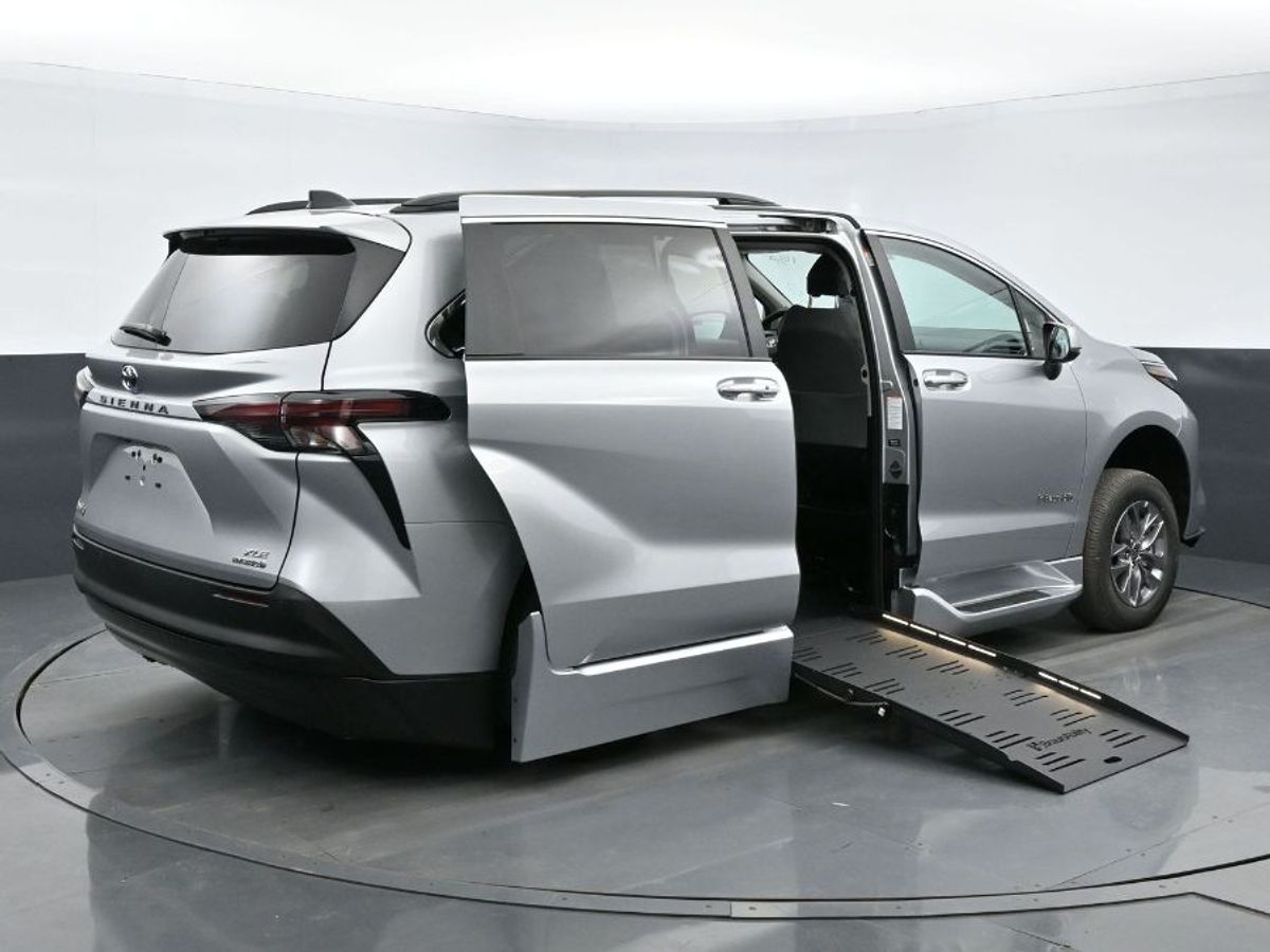 2023 TOYOTA SIENNA - Image 23