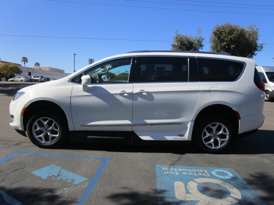 Used 2018 Chrysler Pacifica Touring L - VMI Side Entry Entry In Floor Automatic Ramp