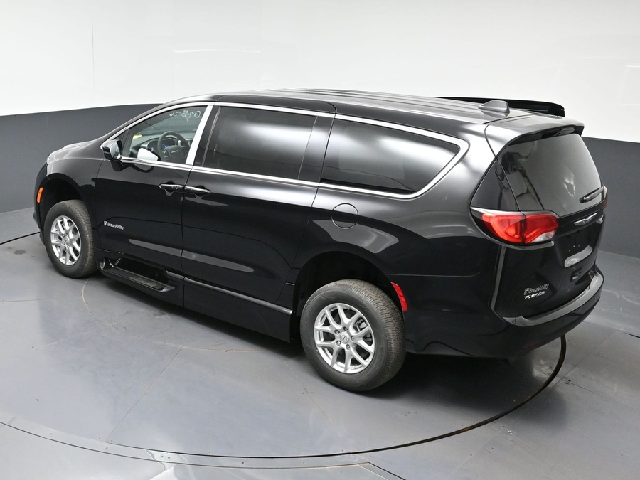 New 2026 Chrysler Voyager LX - BraunAbility Side Entry Fold Out Automatic Ramp