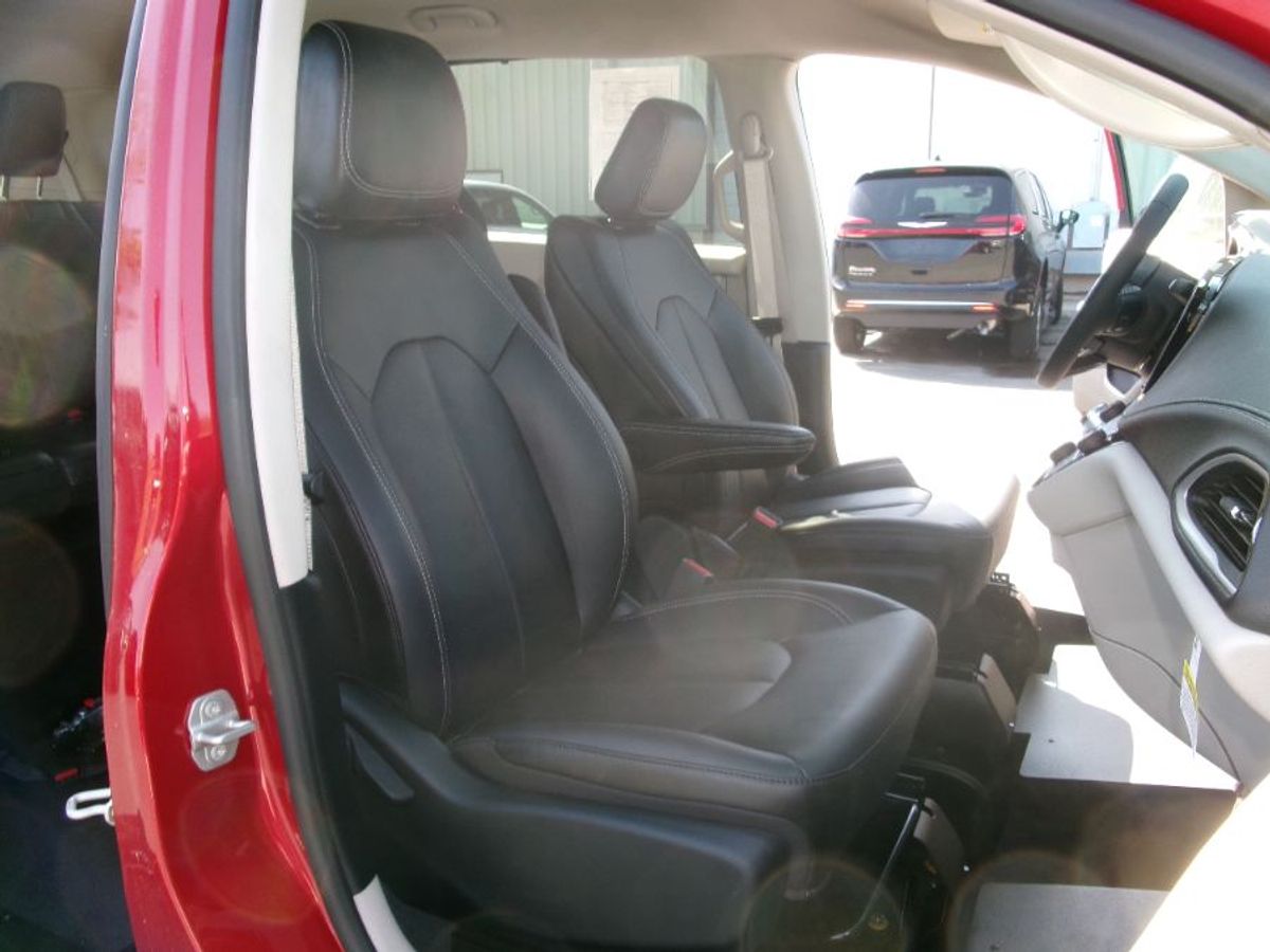 2024 CHRYSLER PACIFICA - Image 19