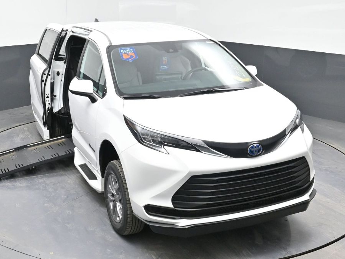 2025 TOYOTA SIENNA - Image 14