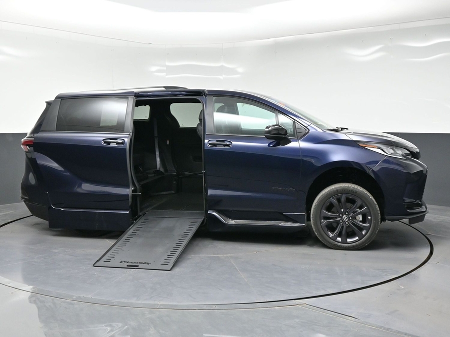New 2026 Toyota Sienna Hybrid XSE Sport - BraunAbility Side Entry In Floor Automatic Ramp