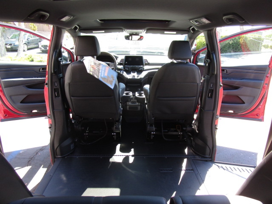 New 2026 Honda Odyssey Sport - BraunAbility Side Entry In Floor Automatic Ramp