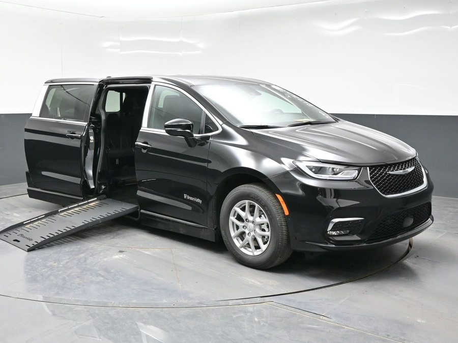 Black Chrysler Pacifica image number 12
