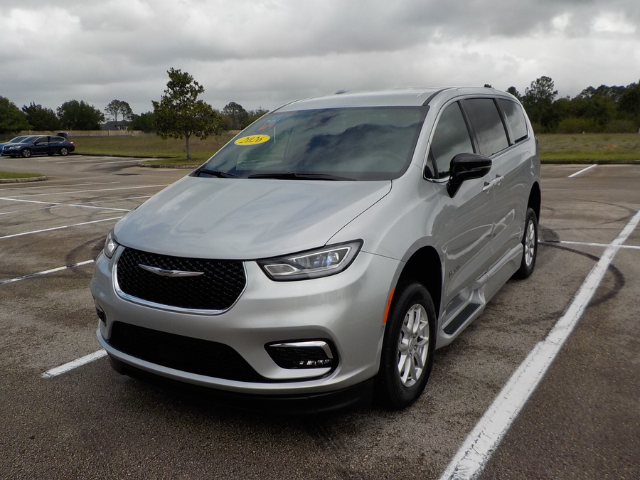 Silver Chrysler Pacifica image number 25