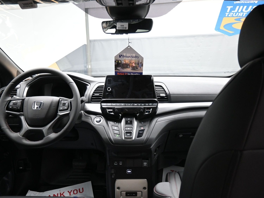 Grey Honda Odyssey image number 12