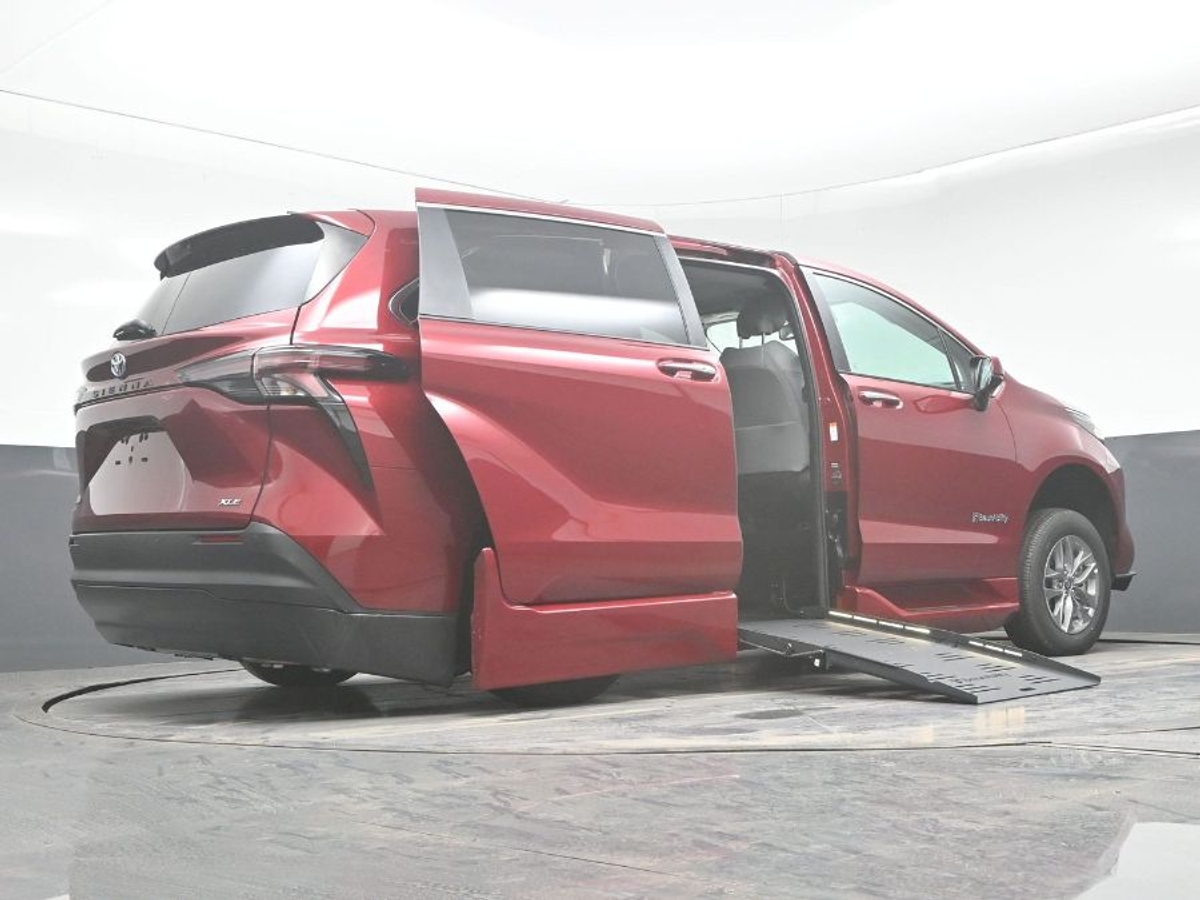 2025 TOYOTA SIENNA - Image 22