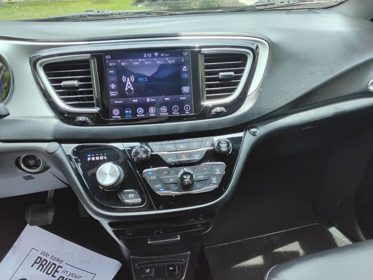 Silver Chrysler Pacifica image number 5