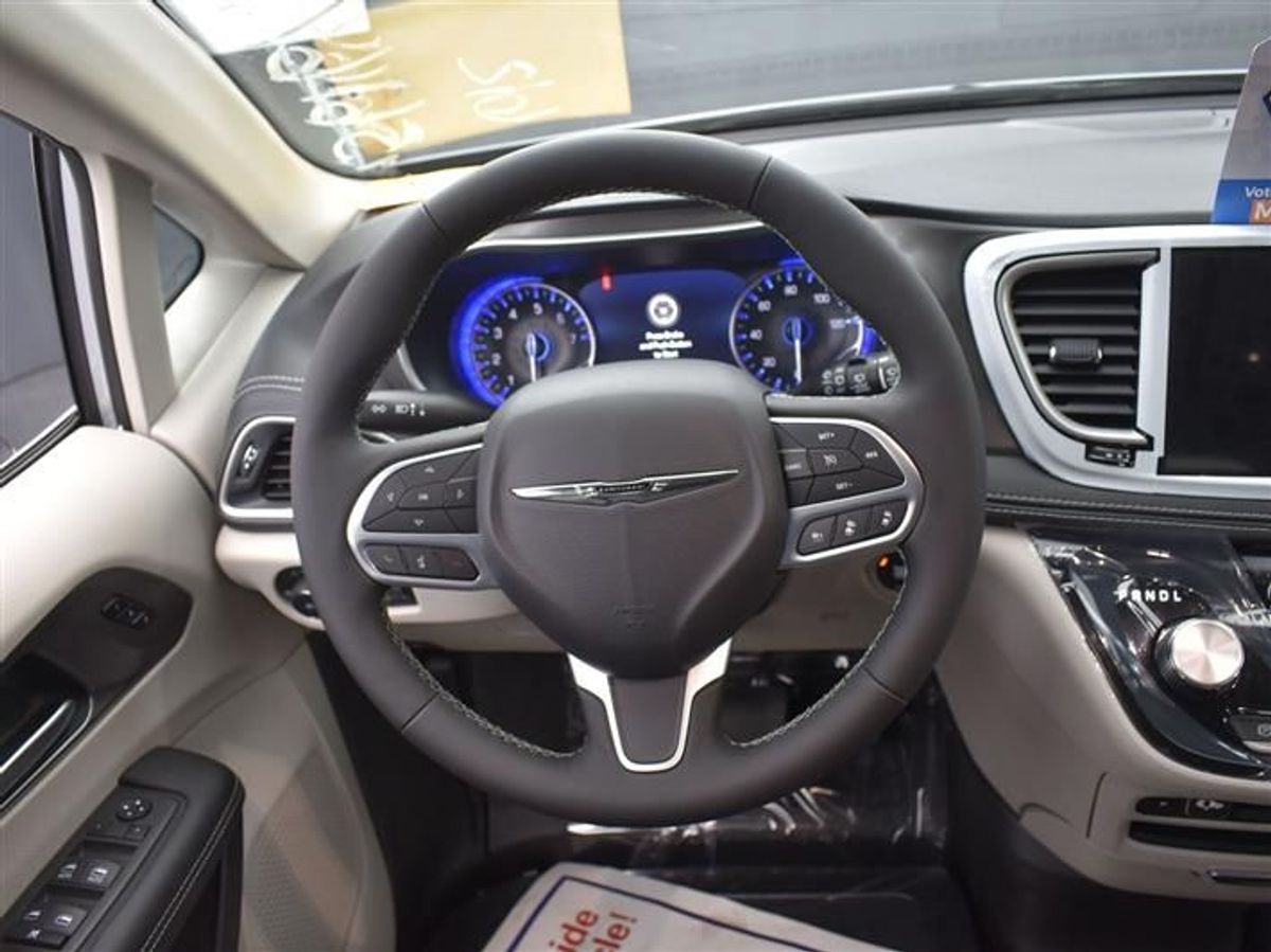 2023 CHRYSLER PACIFICA - Image 18