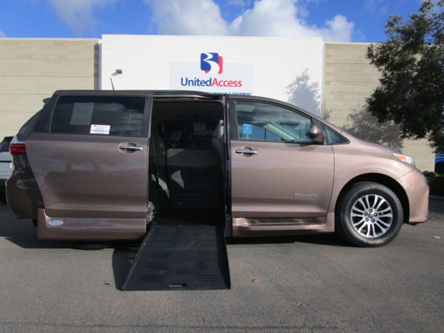 Used 2020 Toyota Sienna XLE Base - BraunAbility Side Entry Entry Fold Out Automatic Ramp