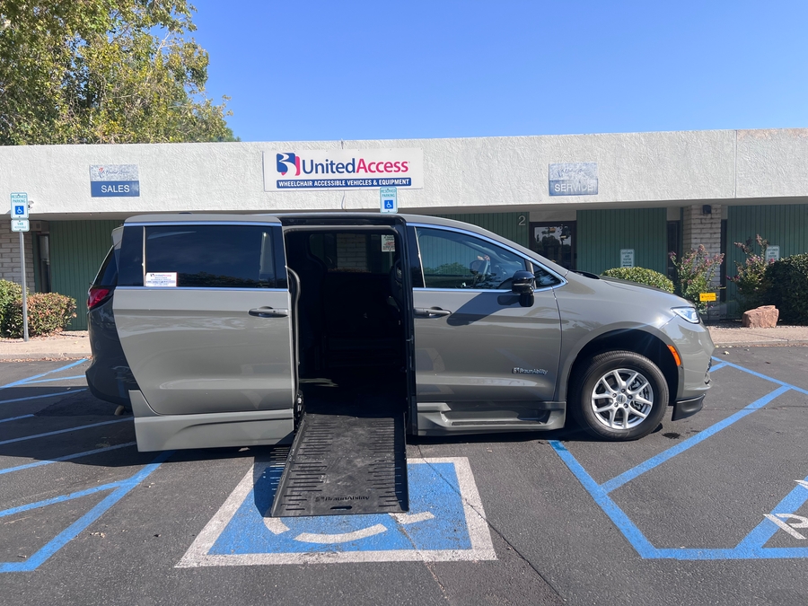Used 2025 Chrysler Pacifica Select Safety - BraunAbility Side Entry Fold Out Automatic Ramp