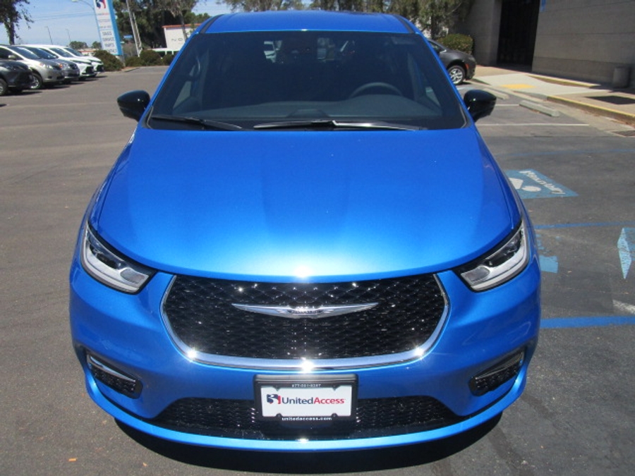 New 2026 Chrysler Pacifica Select Safety - BraunAbility Rear Entry Entry Fold Out Manual Ramp