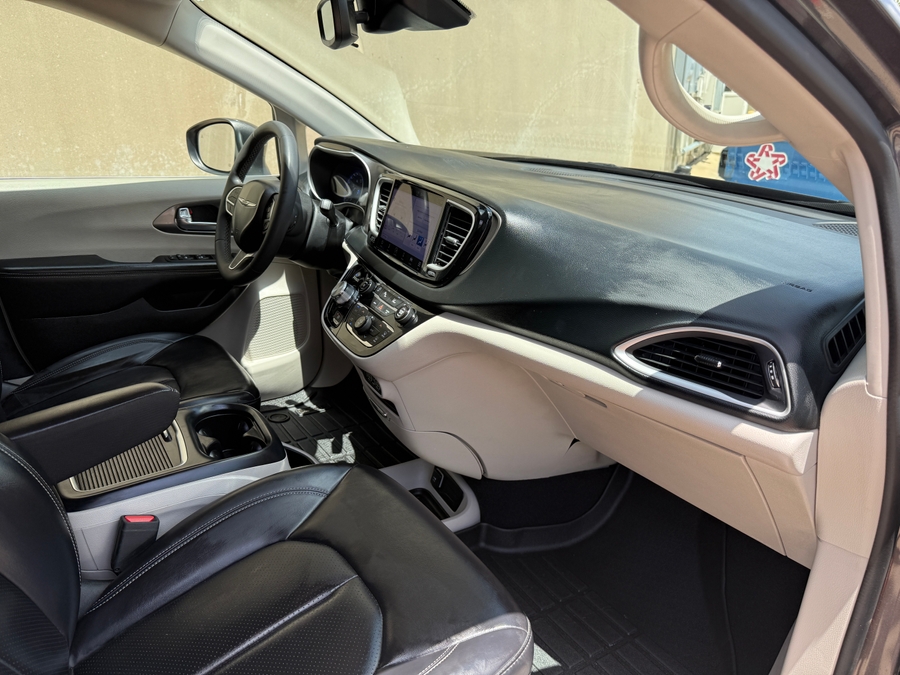 Used 2023 Chrysler Pacifica Touring L - BraunAbility Side Entry Fold Out Automatic Ramp