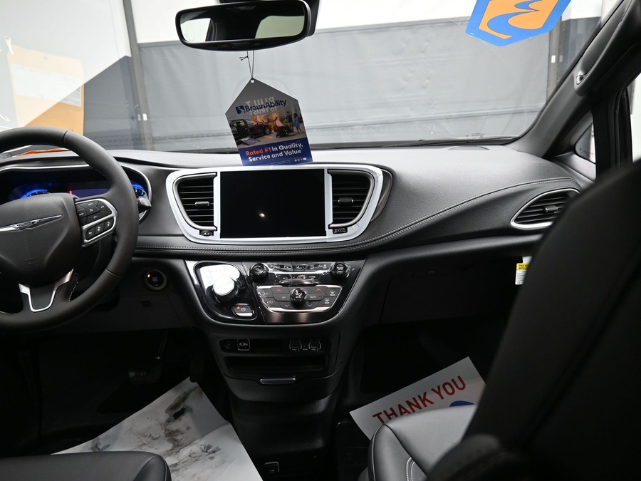 Black Chrysler Pacifica image number 12