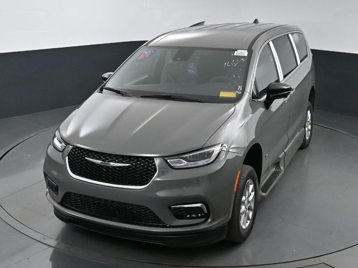 2025 CHRYSLER PACIFICA - Image 24