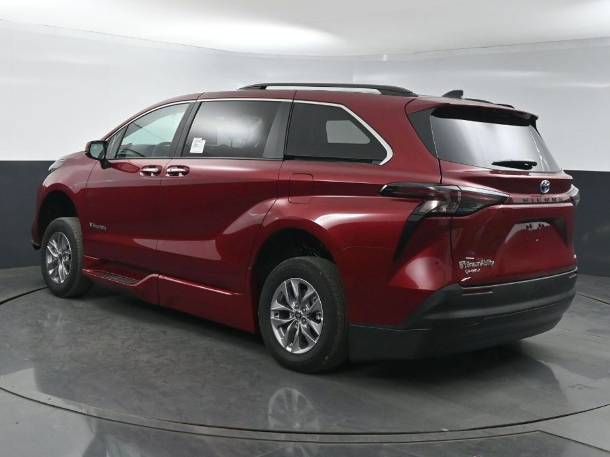 2025 TOYOTA SIENNA - Image 5