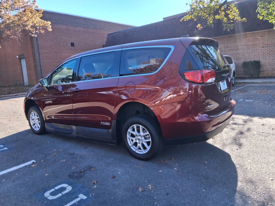  Chrysler Voyager image number 4