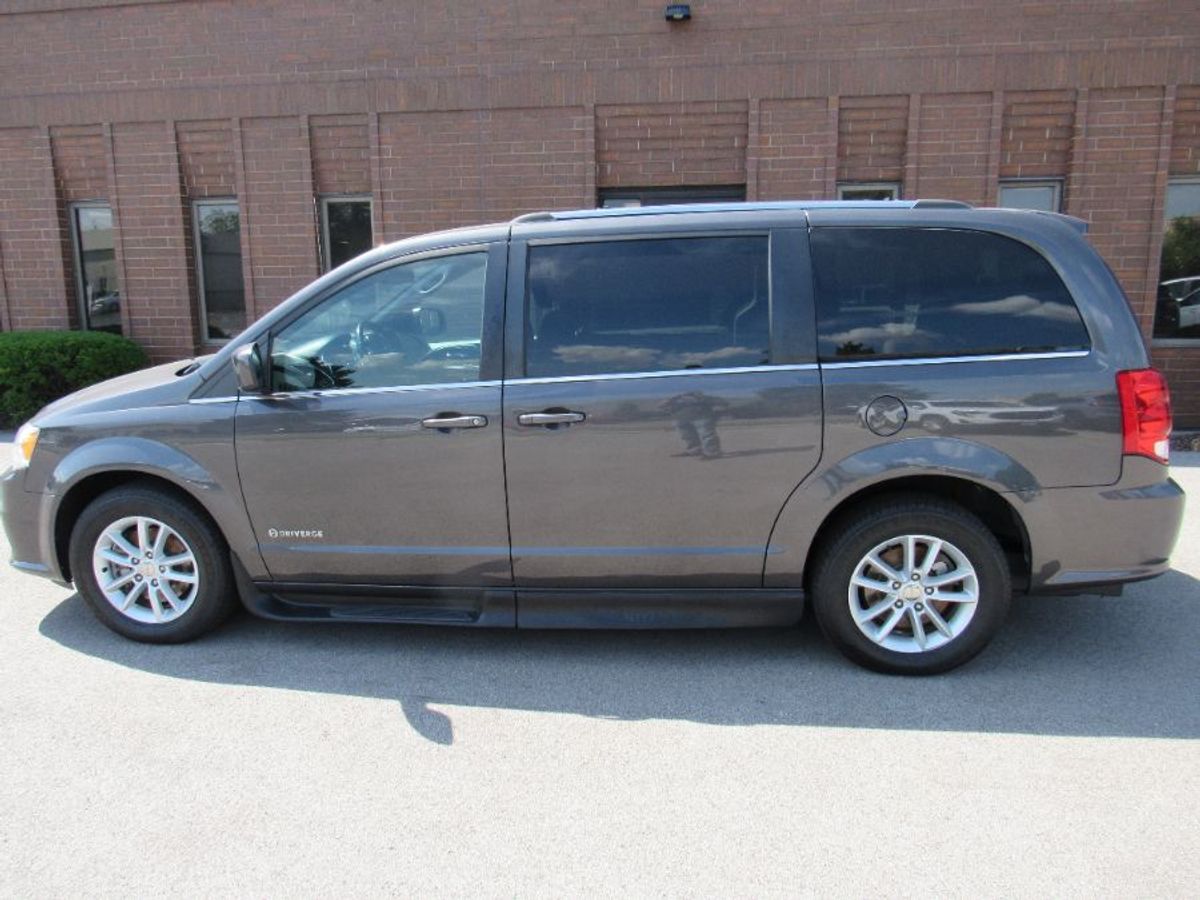 Grey Dodge Grand Caravan image number 1
