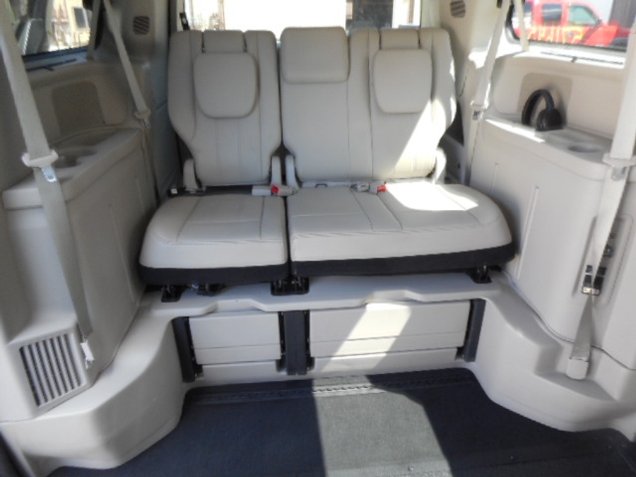 Mocha Java Pearl Chrysler Town and Country image number 23