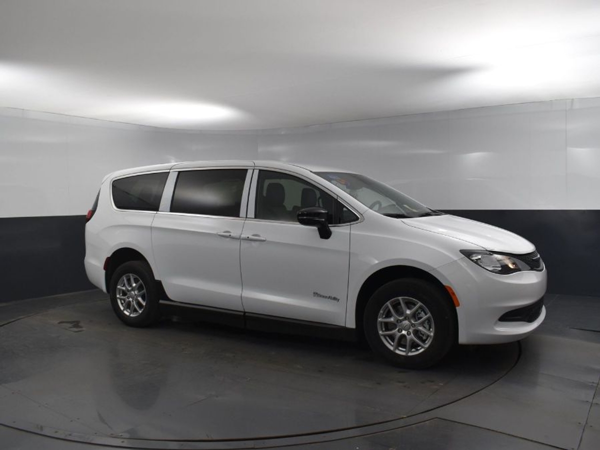 2025 CHRYSLER VOYAGER - Image 18