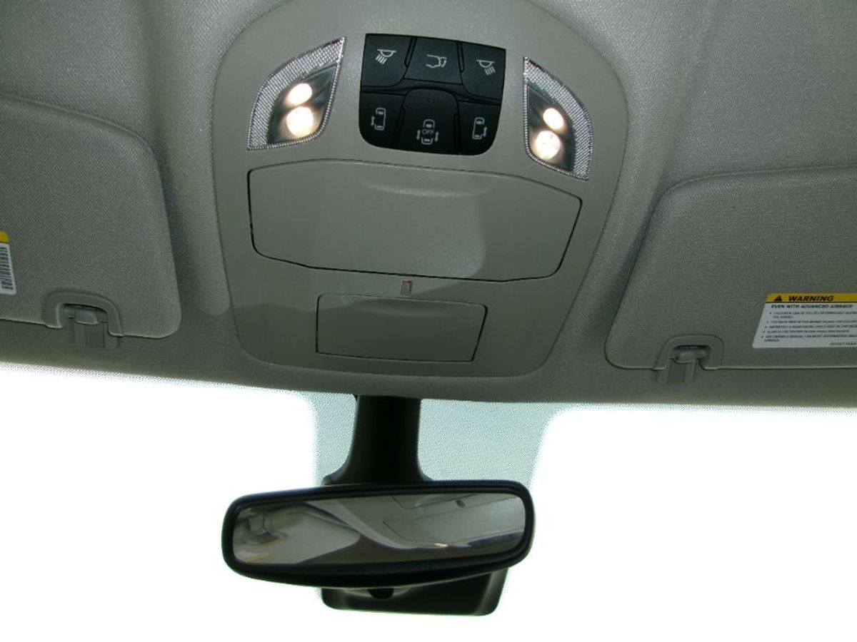 Silver Chrysler Pacifica image number 5