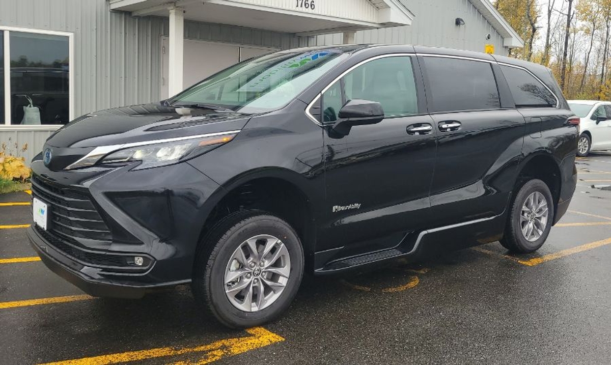 2025 TOYOTA SIENNA - Image 10