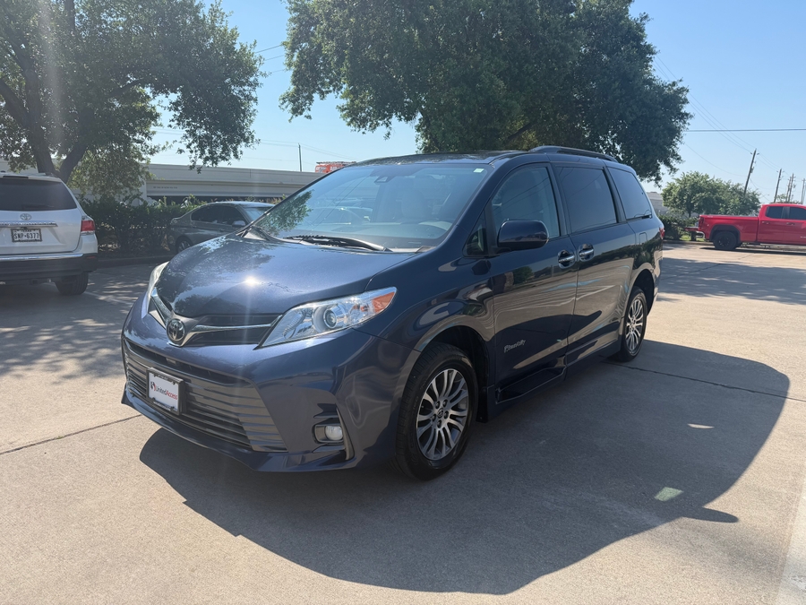 Used 2020 Toyota Sienna XLE - BraunAbility Side Entry Entry In Floor Automatic Ramp