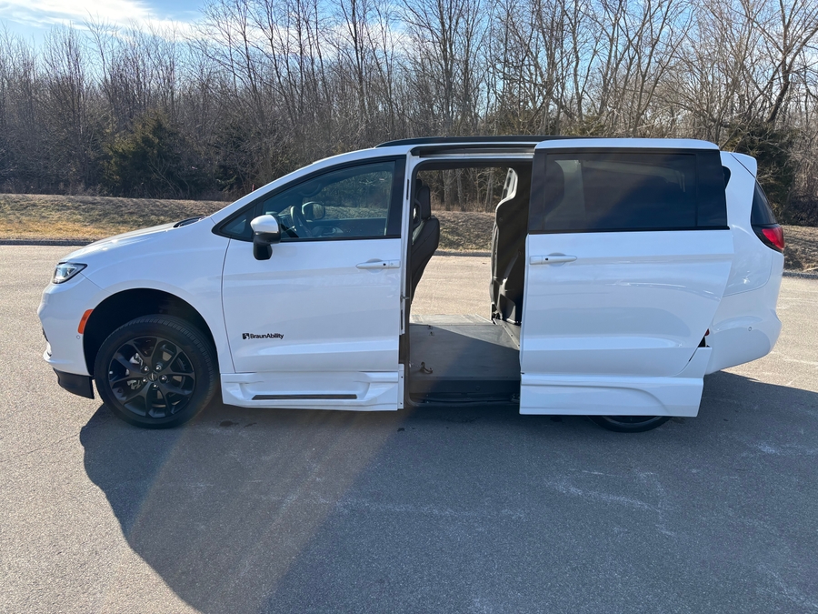 Used 2023 Chrysler Pacifica Touring L Sport - BraunAbility Side Entry Entry In Floor Automatic Ramp