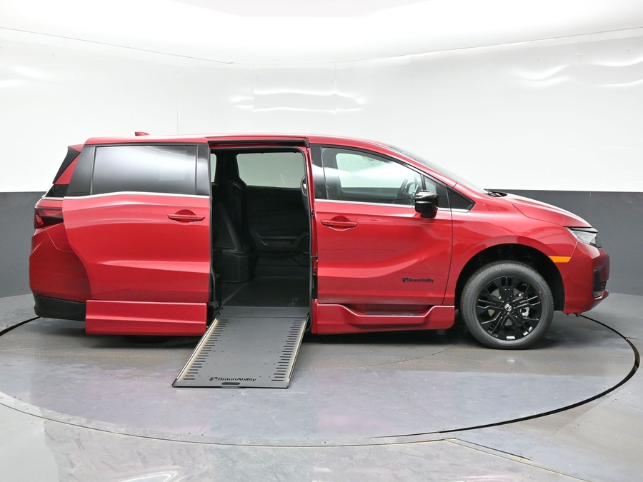 Red Honda Odyssey image number 1