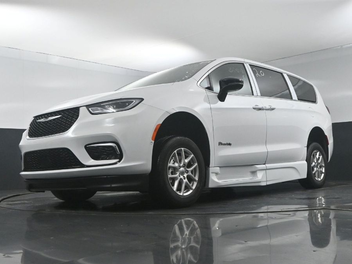 2025 CHRYSLER PACIFICA - Image 16