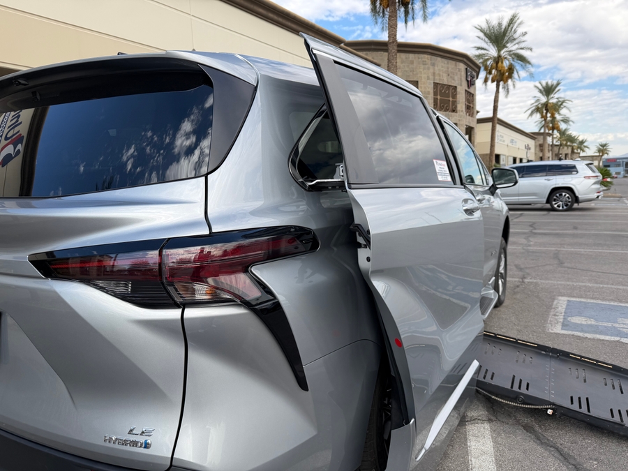 Used 2024 Toyota Sienna Hybrid LE Base - BraunAbility Side Entry Fold Out Automatic Ramp
